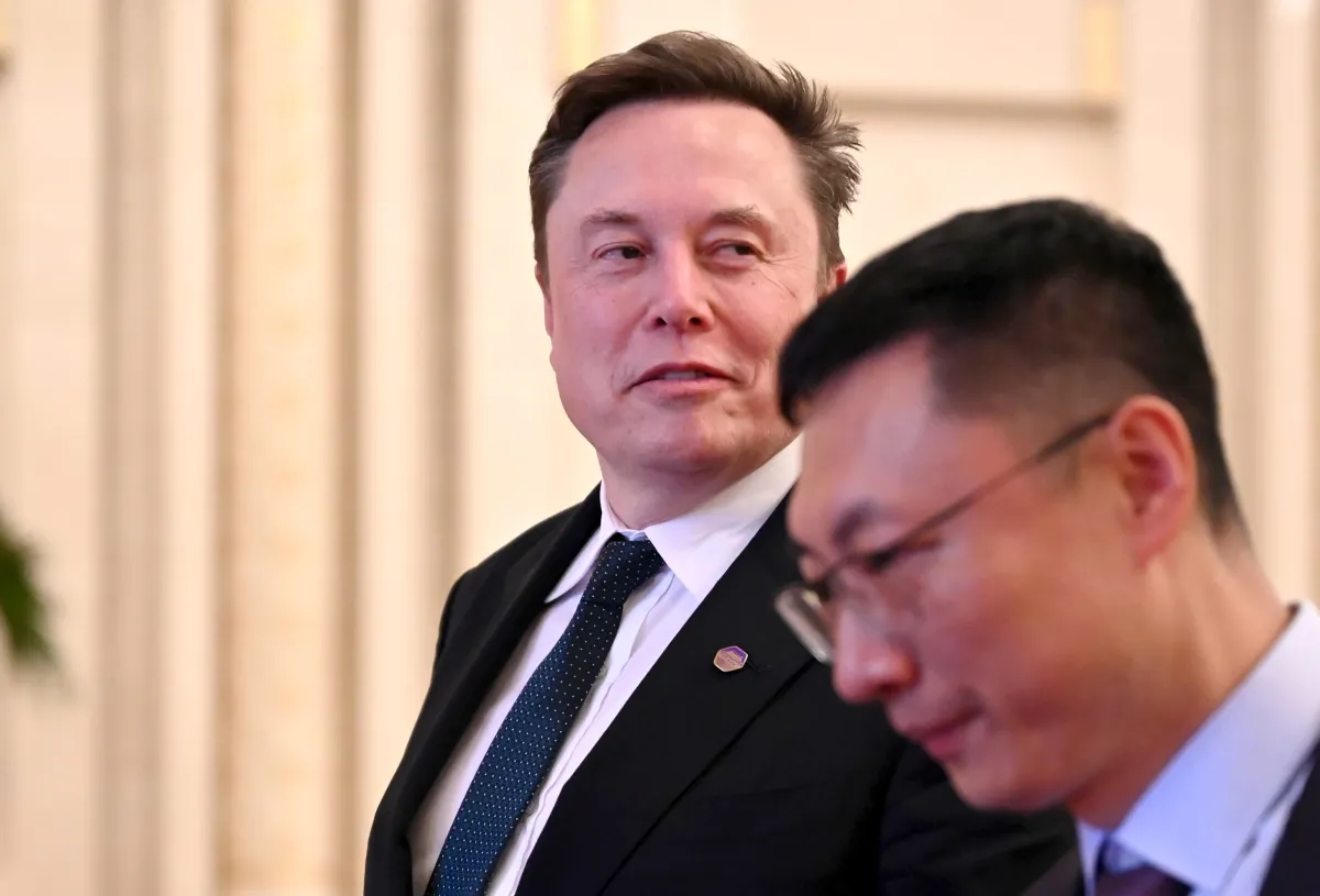 Логотипы компаний Anthropic, OpenAI и SpaceX, символизирующие их выход на IPO.